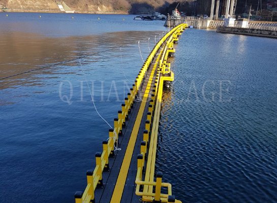 Installations De bouchon D'ordures Dans l'eau