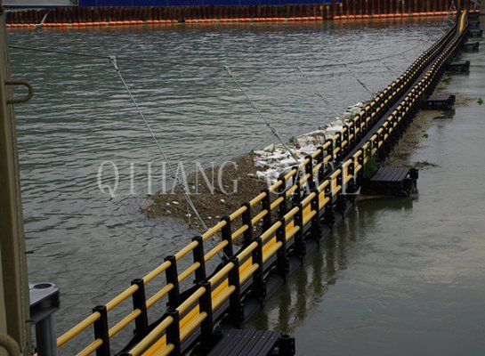 Installations De bouchon D'ordures Dans l'eau